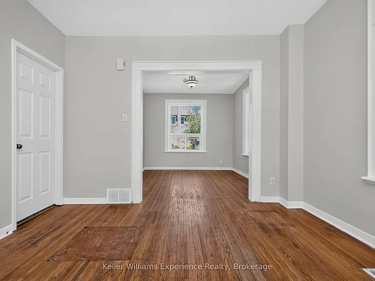 647 Ottawa St — Photo 14