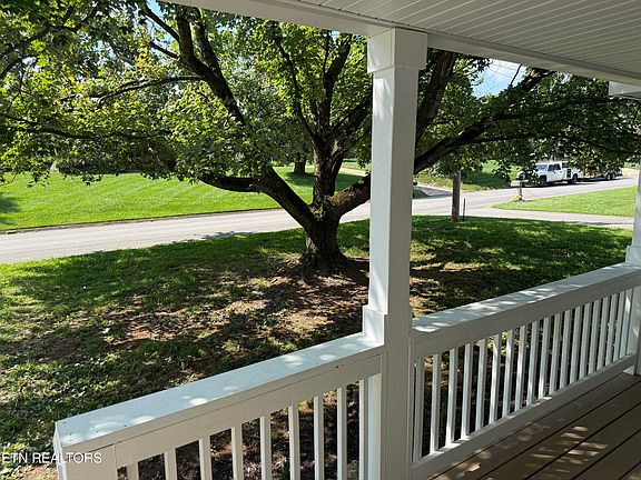 2nd image of 808 Eagle Den Dr