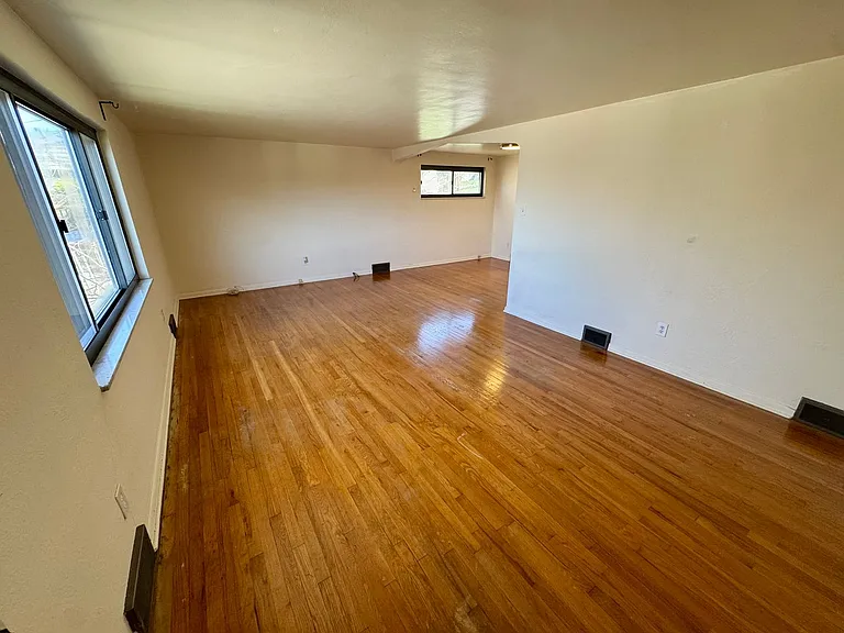 229-231 Marylea Avenue (LO) — Photo 11