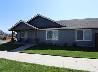 1889 SW Mistybrook Dr, Grants Pass, OR 97527