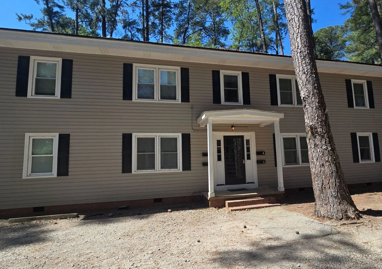 214-1 Woodrow St ~ Haymount ~ Price Drop ~ 2 Weeks Free — Photo 1