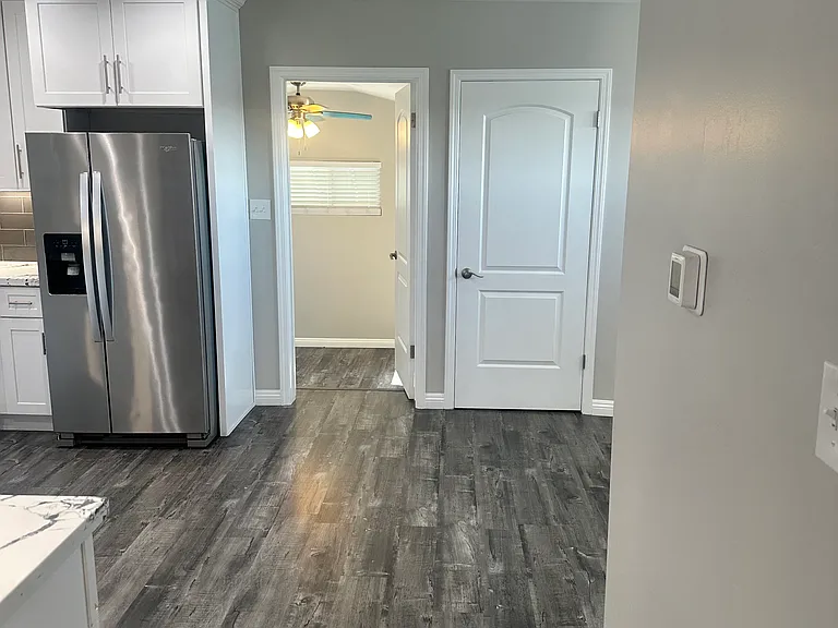 215 Eureka St #B — Photo 7