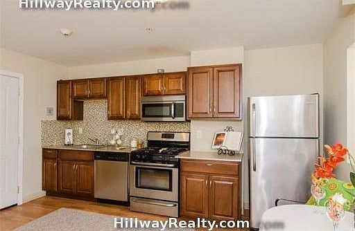 3rd image of 215 Saratoga St #2A