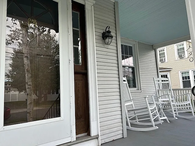 55 Arundel Ave — Photo 2