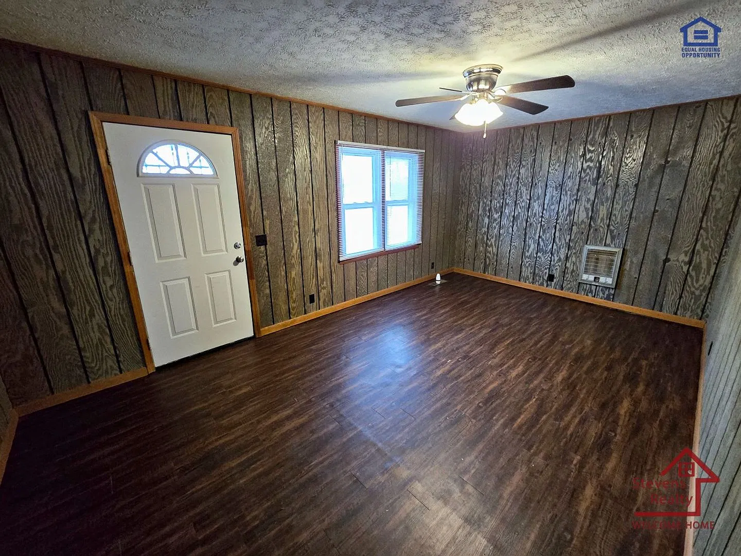 $500 off first months rent | 3 Bedroom House w/ Garage — Photo 3