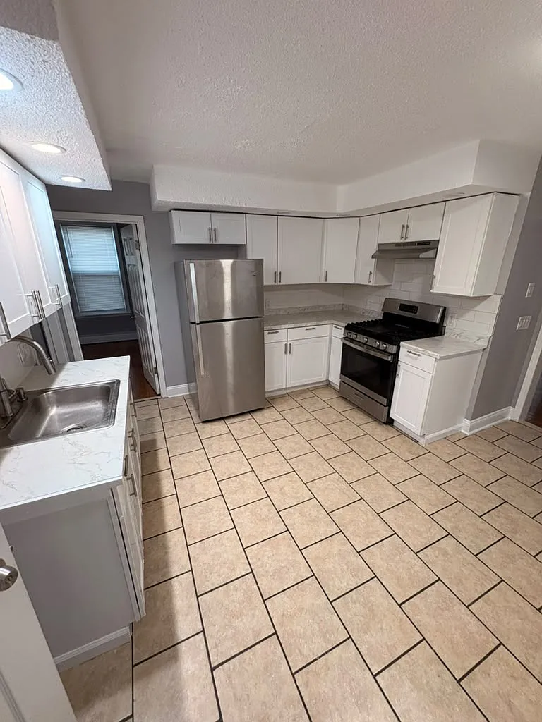 4 bed, 1600 sqft, $2,500 — Photo 4