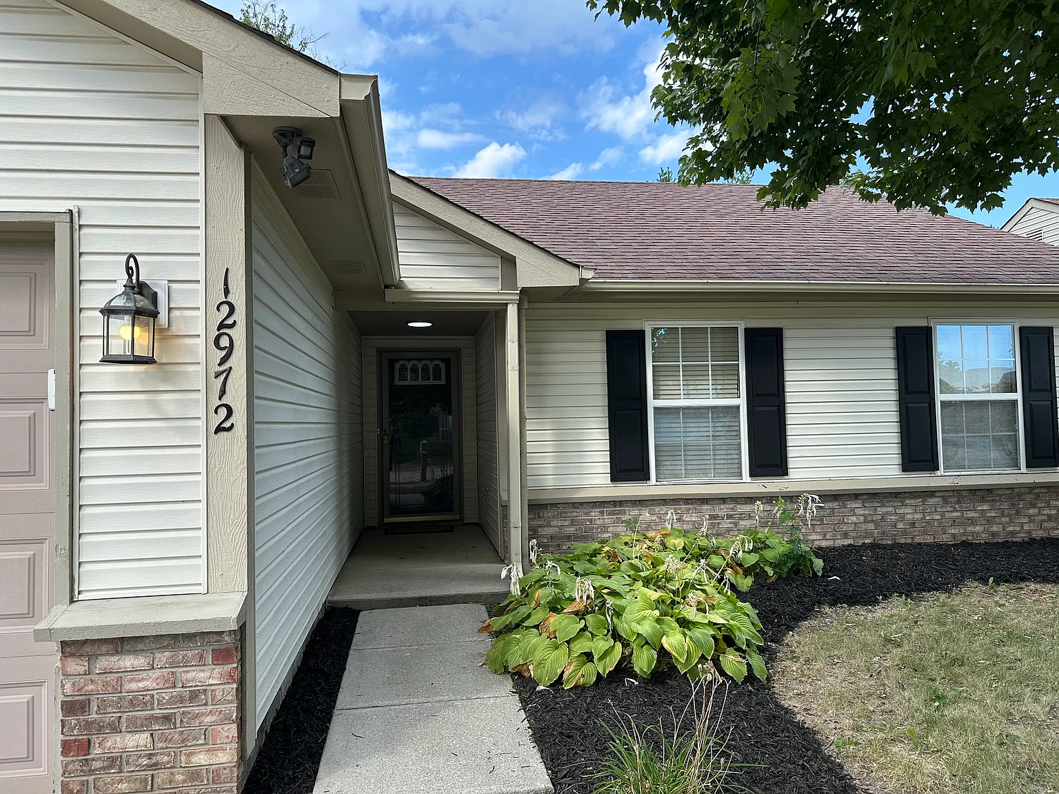 3 bed, 1272 sqft, $2,100 — Photo 3
