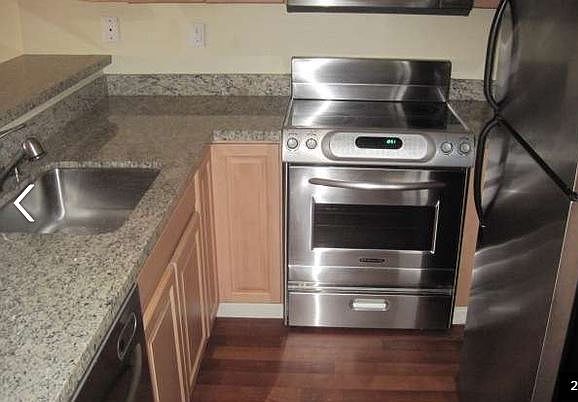2nd image of 2530 Oak Road #300