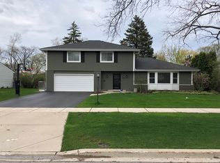 105 Carlisle Ave, Deerfield, IL 60015