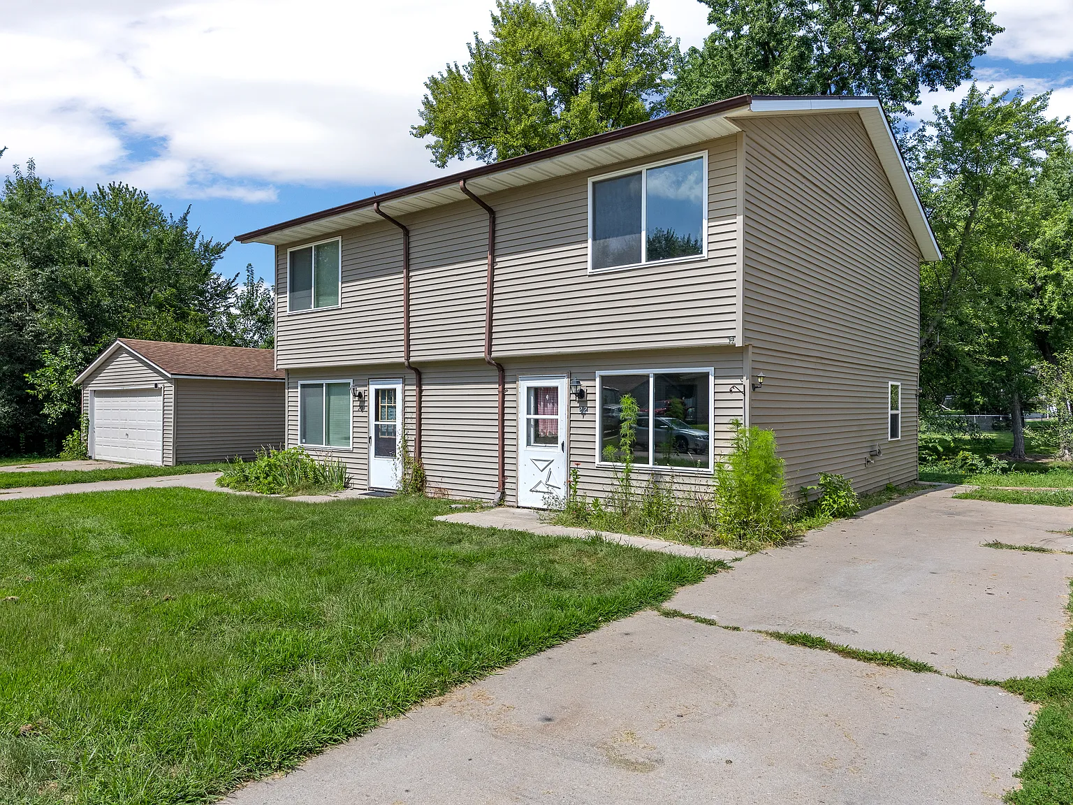 2 bed, 1.5 bath, 1063 sqft, $1,375 — Photo 2