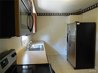 3rd image of 879 Twin Oaks Dr