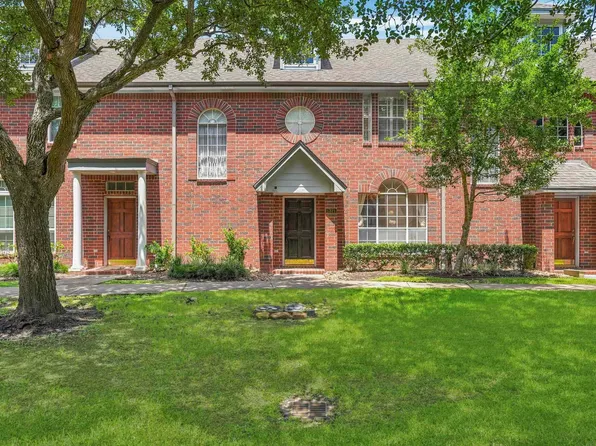 1321 El Camino Village Dr, Webster, TX 77598