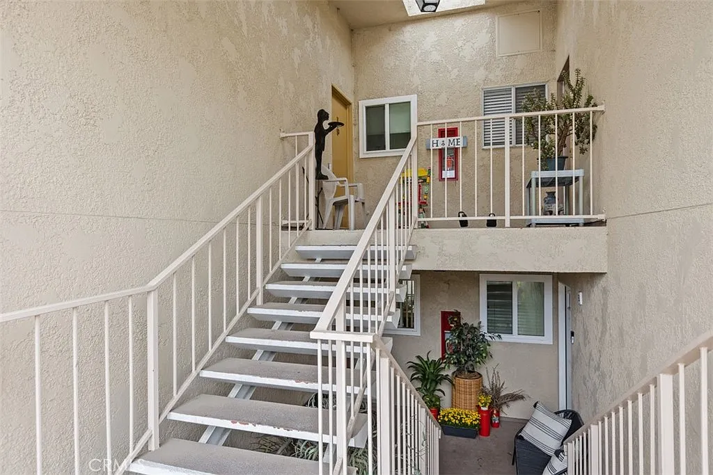2 bed, 1057 sqft, $2,700 — Photo 4