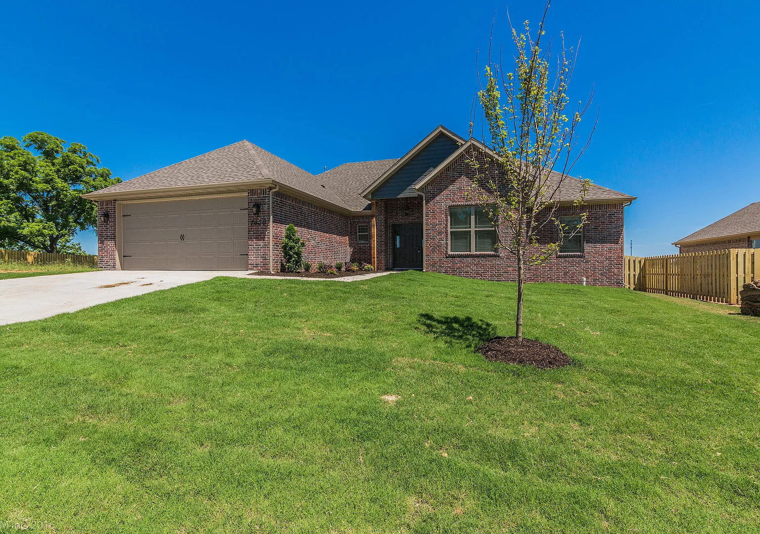 1620 Sweetbriar Way — Photo 2