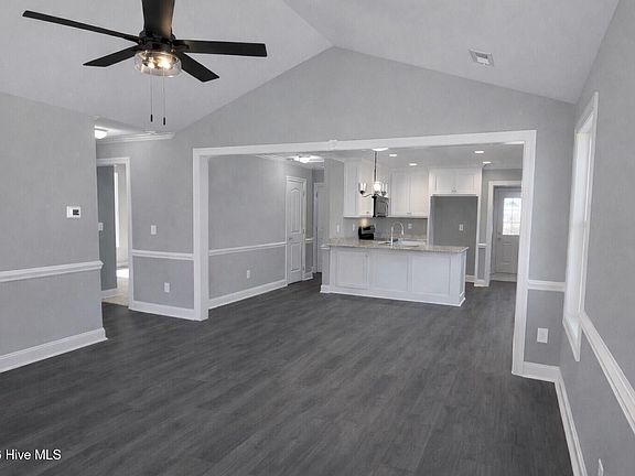 5th image of 802 Holmes Street