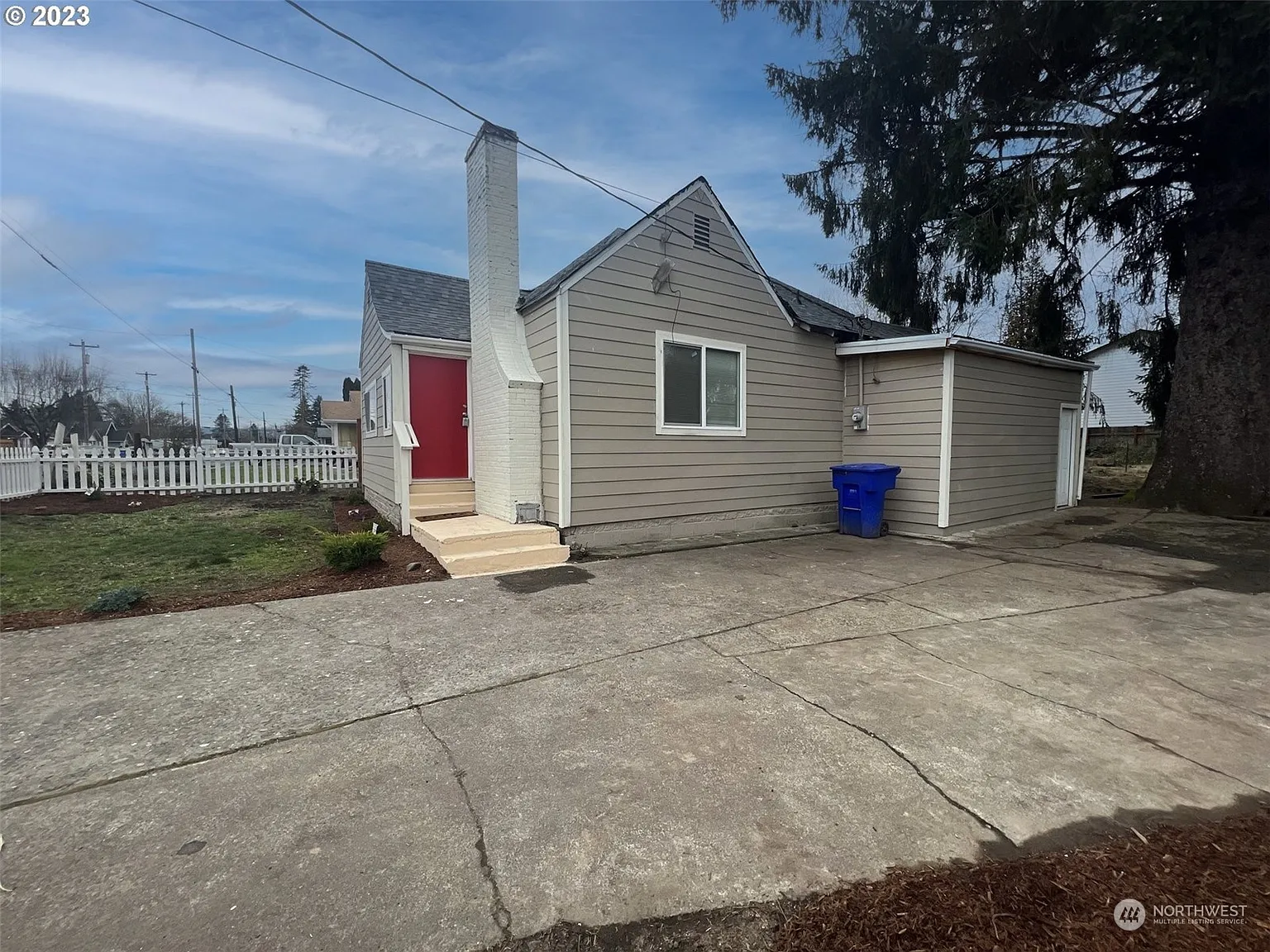 903 S Pacific Avenue photo 1