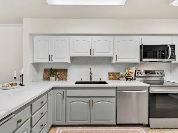 2600 Torrey Pines Rd APT B17, La Jolla, CA 92037