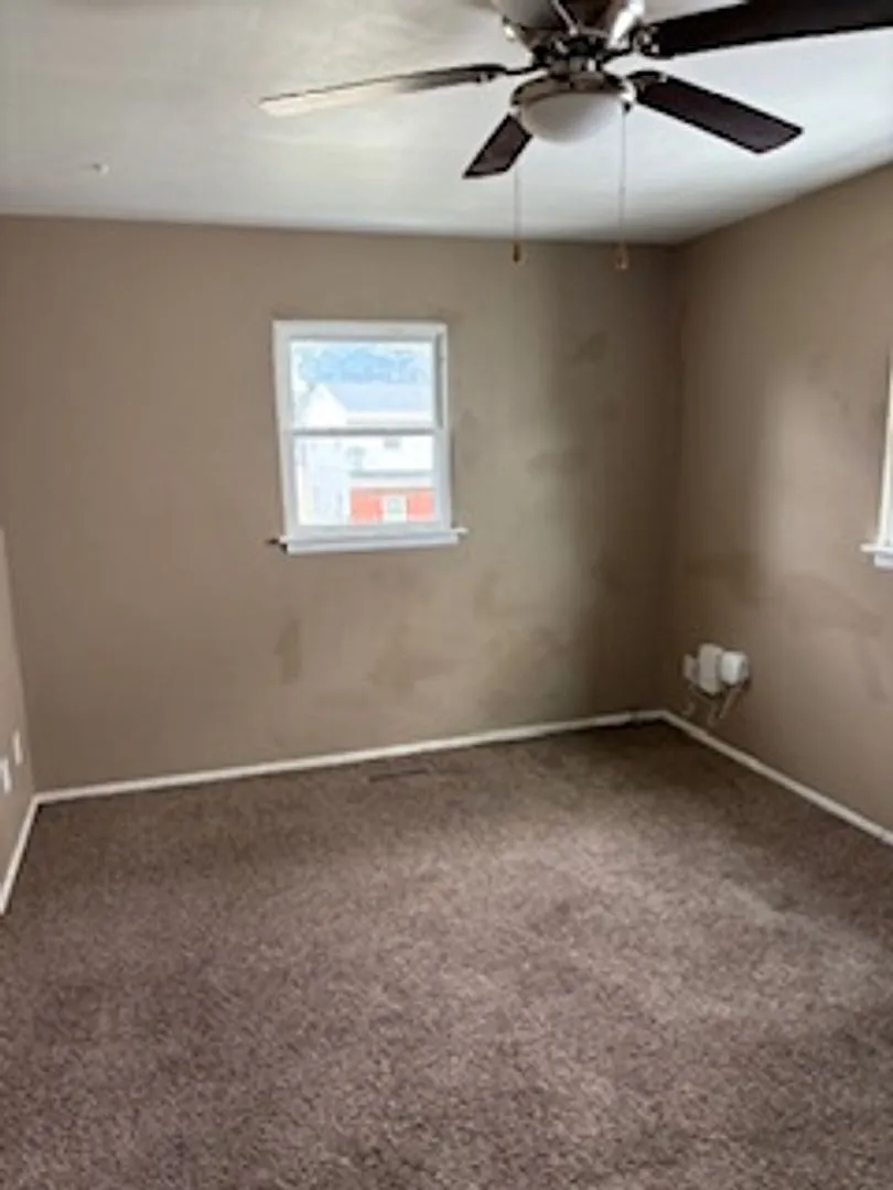 225 Miriam - Unit B — Photo 4