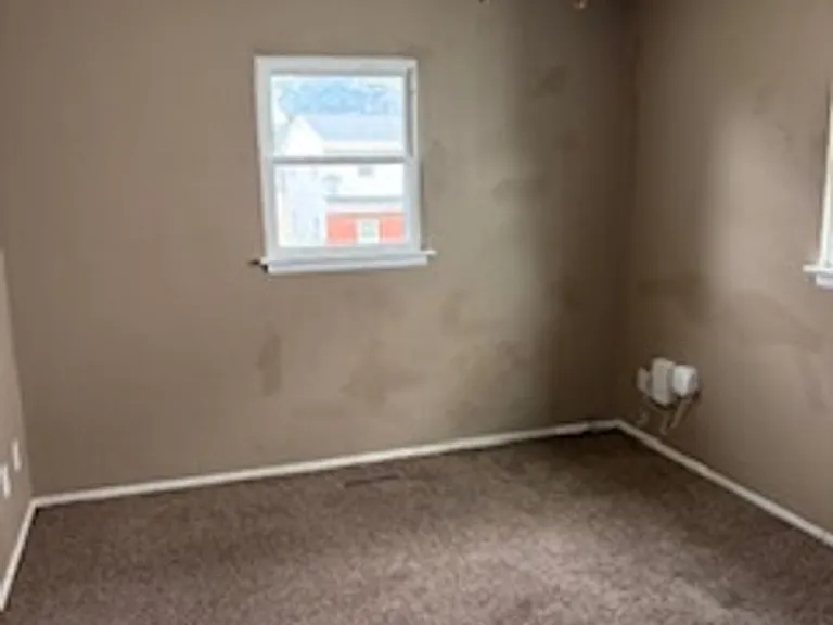 225 Miriam Dr #B — Photo 4
