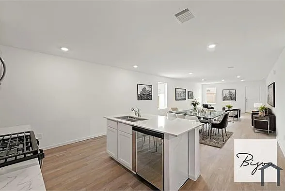 4 bed, 1627 sqft, $2,300 — Photo 1