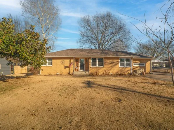 711 N Ohio St, Adrian, MO 64720