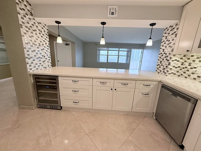401 Golden Isles Dr #913 — Photo 9