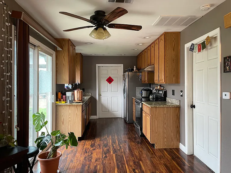 38160 Hastings Ct — Photo 1