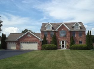 216 Starfire Rd, Poplar Grove, IL 61065