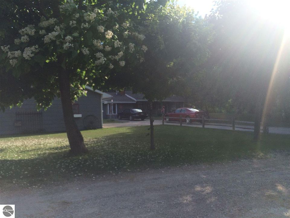 1st image of 5030 Oak Ln