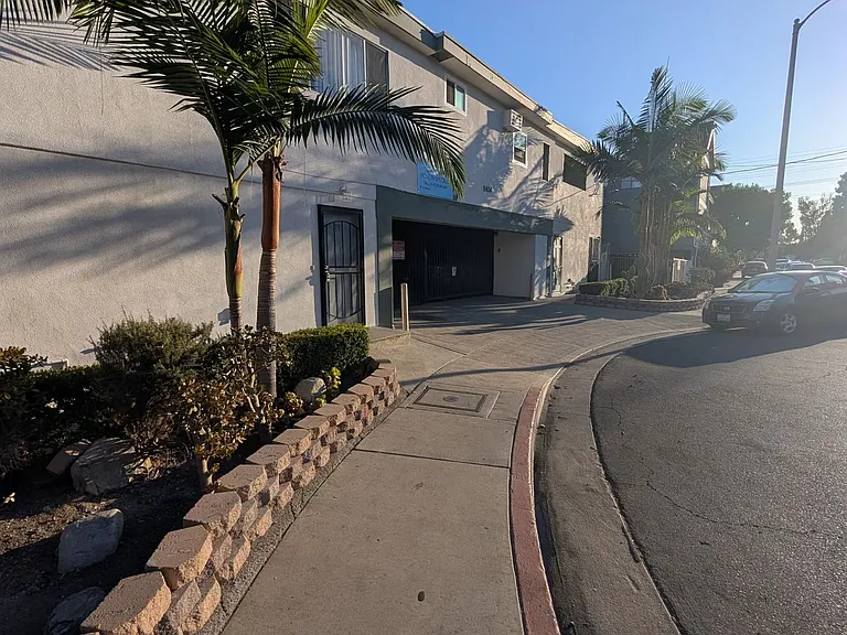 15634 LEADWELL ST. — Photo 2