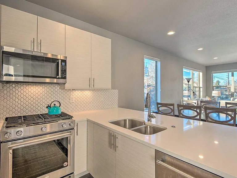 2065 N Downing St #7 — Photo 10