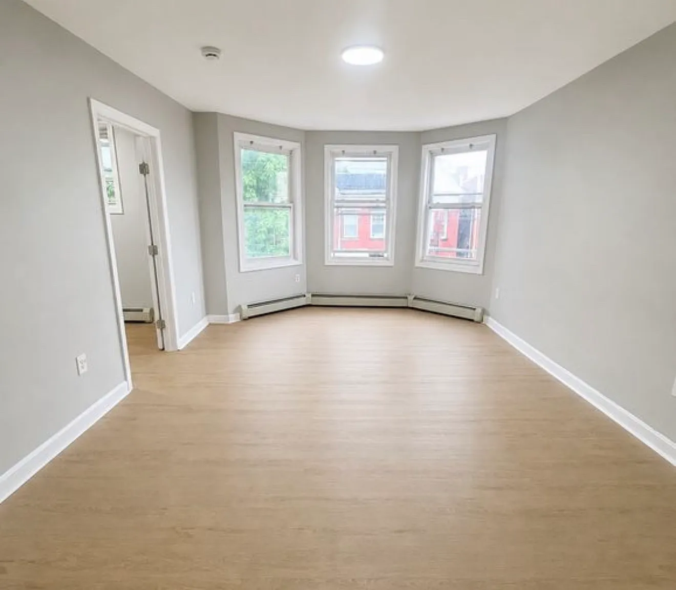 3 bed, $2,200 — Photo 2