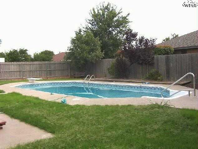 2nd image of 2910 Cromwell Ave