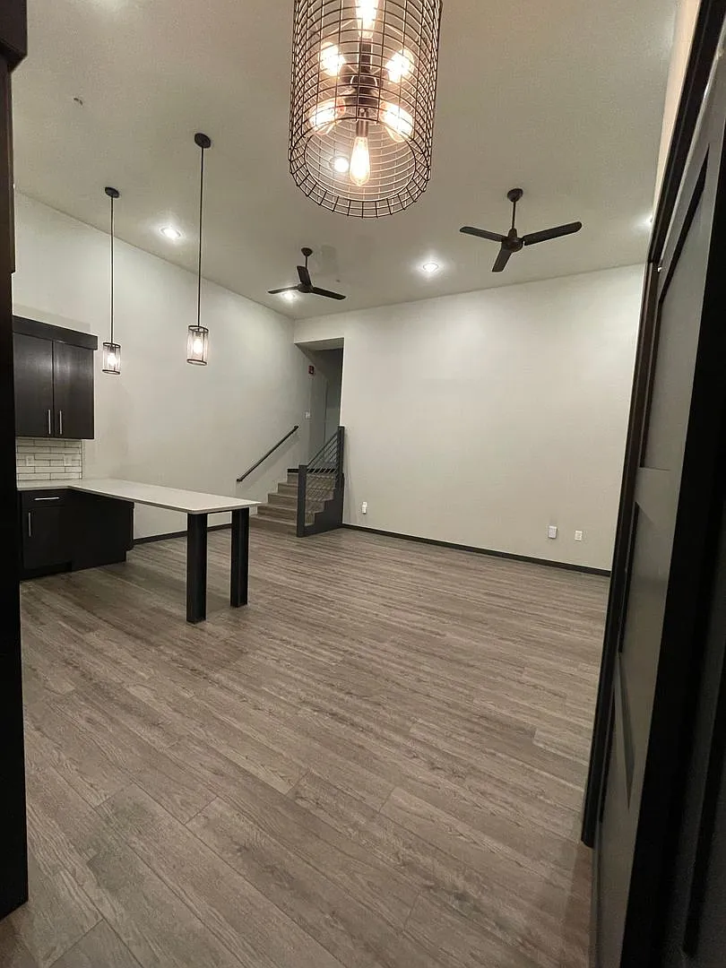 Clean lines. Modern updates. Great downtown location. — Photo 2