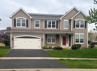 658 N Silver Leaf Ln, Round Lake, IL 60073