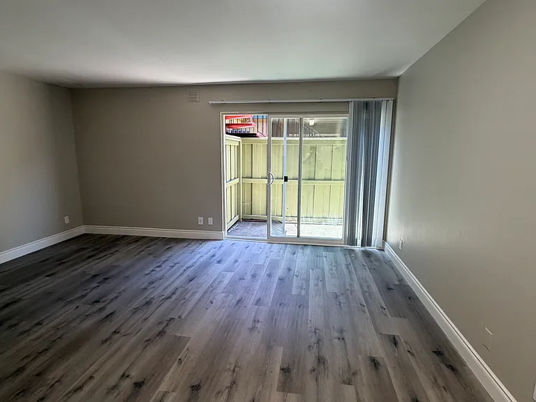 2124 90th Ave #1 — Photo 6