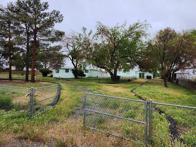 1111 W Hardy Ln #B — Photo 35