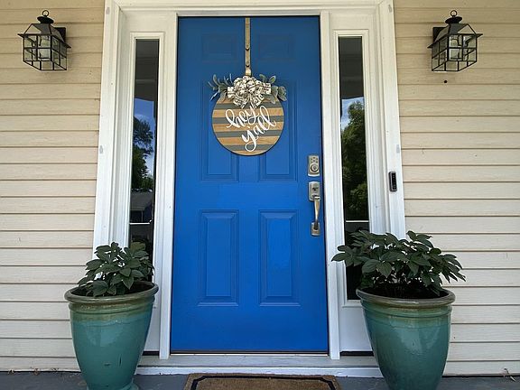 3rd image of 12 Evans Grove Dr