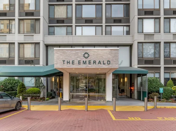 45 River Dr South image 1 of 35