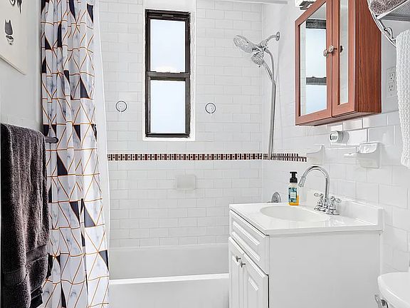 4th image of 660 Saint Nicholas Ave #41