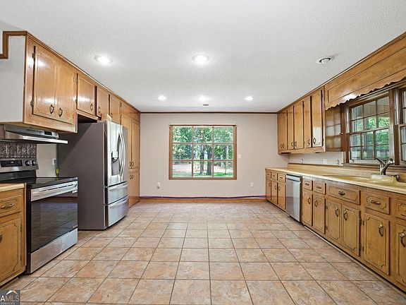 3rd image of 175 Riverside Dr