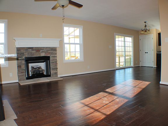 5th image of 1052 Castlerock Dr