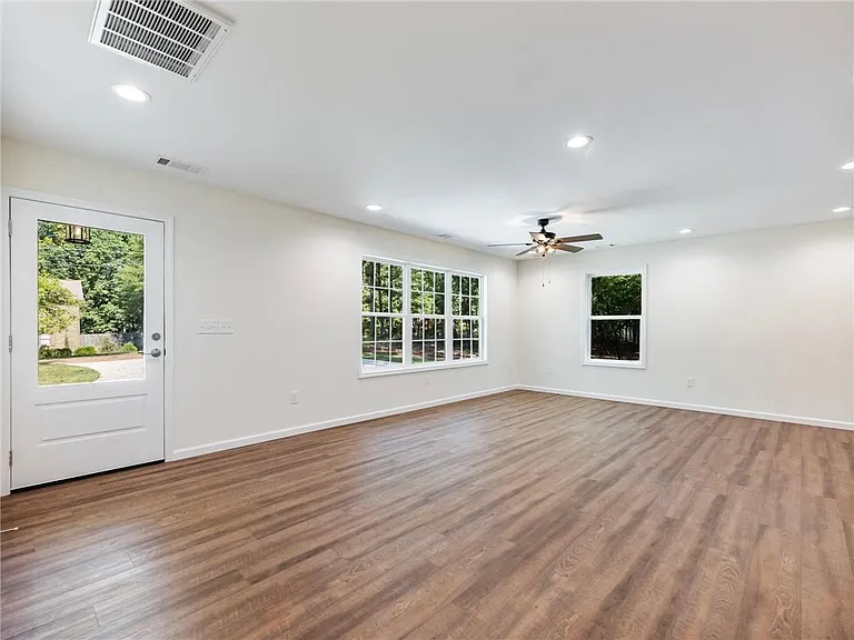 8079 Beachwood Dr — Photo 5