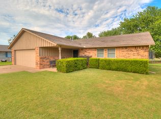 1607 High Trail Rd, Norman, OK 73071