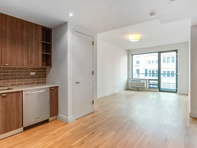 53 Broadway #609 — Photo 4