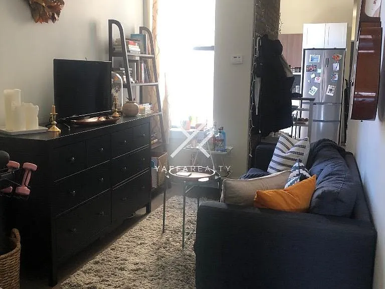 555 Hart St #2L — Photo 7