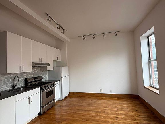4th image of 477 Saint Marks Pl #3