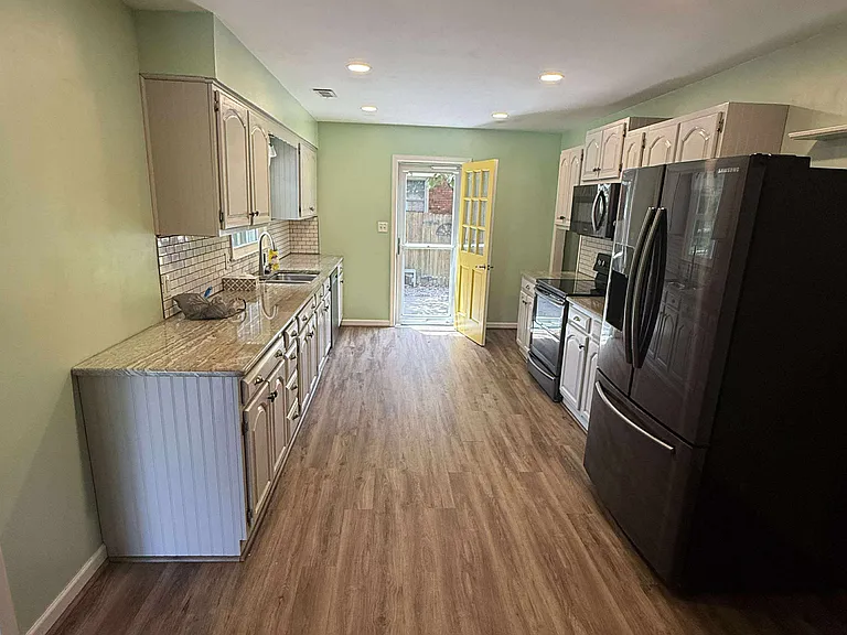 516 Oakview Rd — Photo 7