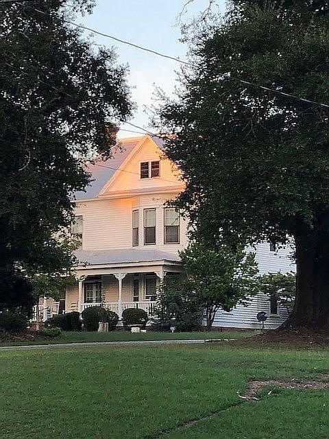 2nd image of 671 Harvey St