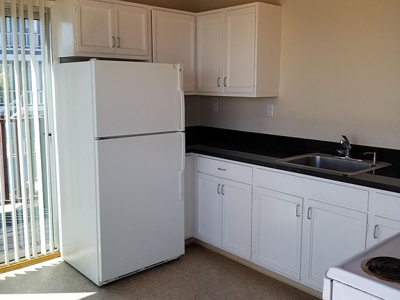 5th image of 528 27th St APT 5